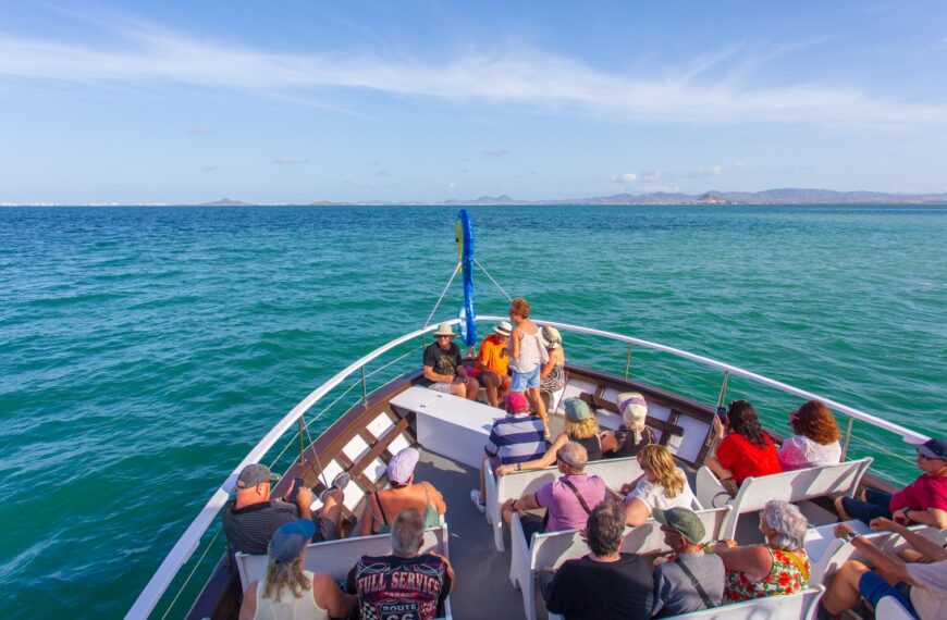Ruta en barco por las 5 Islas Volcánicas